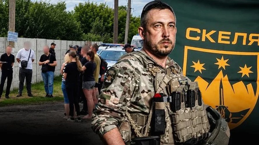 Станіслав Лучанов у скляному боксі в залі Рокитнянського районного суду під час обрання запобіжного заходу