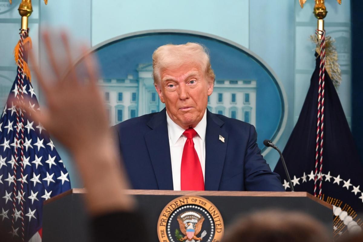 Трамп під час заходу в Білому домі, де він коментував законопроєкт про санкції проти Росії
