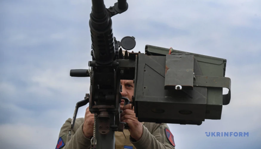 Підрозділи ППО та мобільні вогневі групи під час відбиття нічної атаки безпілотників