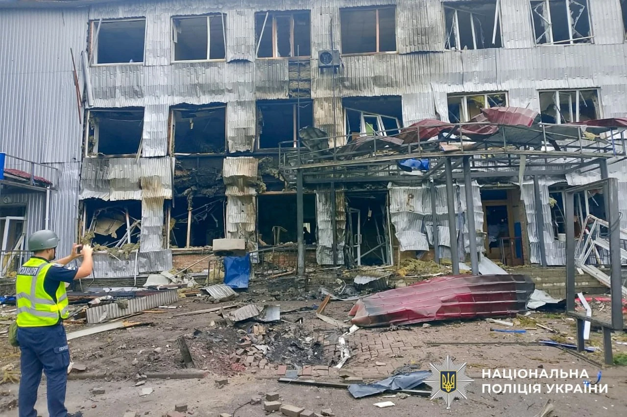 Наслідки обстрілів на Сумщині (фото поліції)