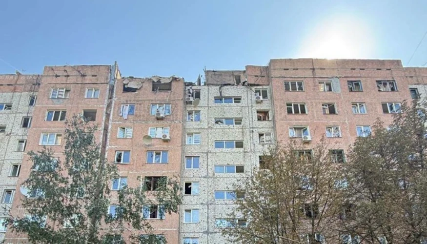Наслідки авіаудару по багатоповерхових житлових будинках у Краматорську, пошкоджена цивільна інфраструктура