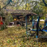 Наслідки удару дроном по центральному парку в Новій Водолазі Харківської області, фото ДСНС Харківщини
