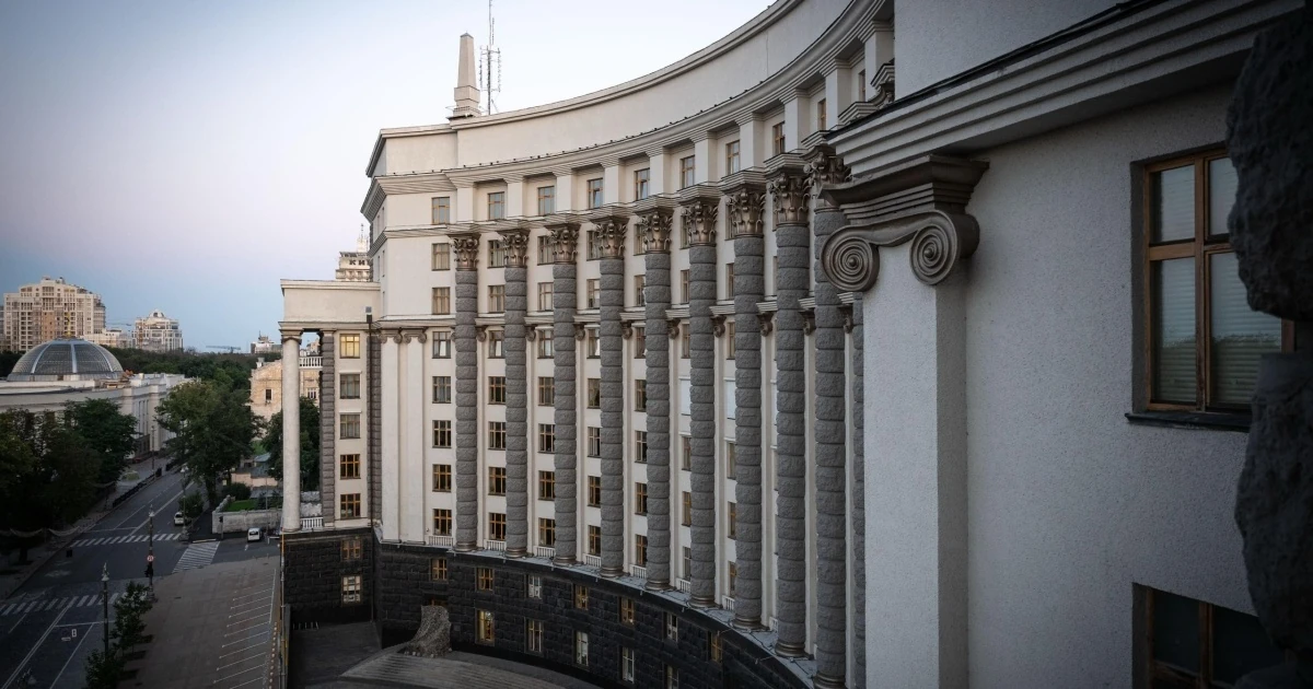 Скорочення в держорганах: навіщо уряд прибирає 4 тисячі вакансій і заступників
